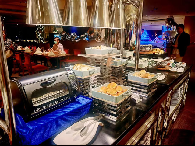  The Emerald Hotel buffet 