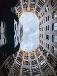 西班牙巴塞隆納｜米拉之家 Casa Milà：高第經典建築