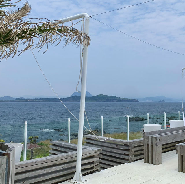 오션뷰를 200% 즐기는 제주도 외딴 섬 카페 : 블랑로쉐