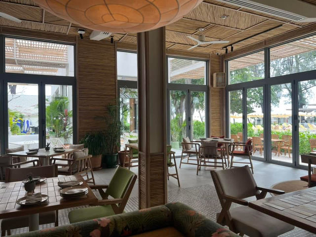 พาส่อง Breakfast The Standard Huahin