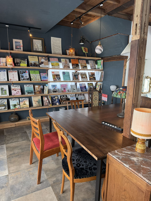 A Cozy Hideaway in Asakusa – TOE LIBRARY PARC
