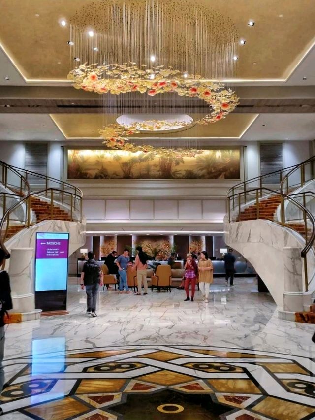 Royal Plaza on Scotts, nice hotel in the heart of Orchard Road, Singapore