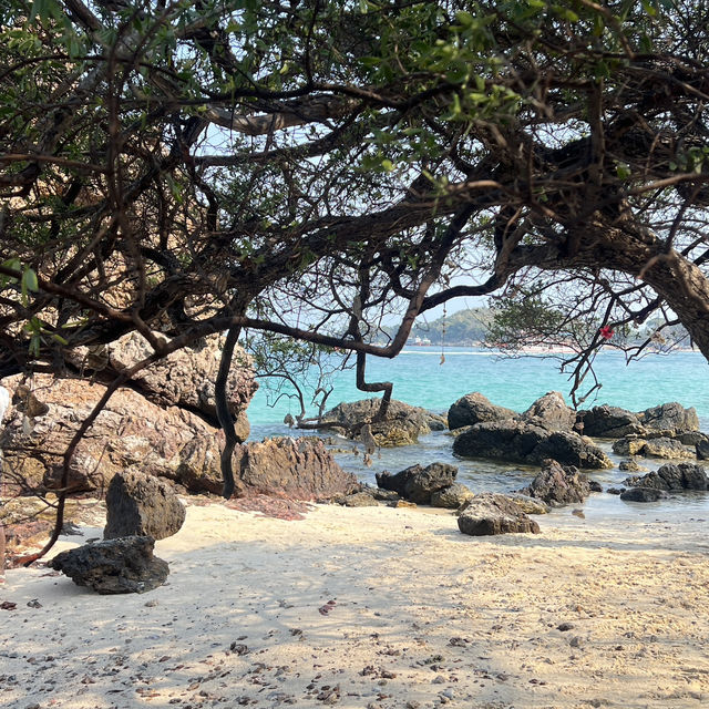 จุดถ่ายรูปเช็คอินใหม่เกาะล้าน! ณ หาดลับ 
