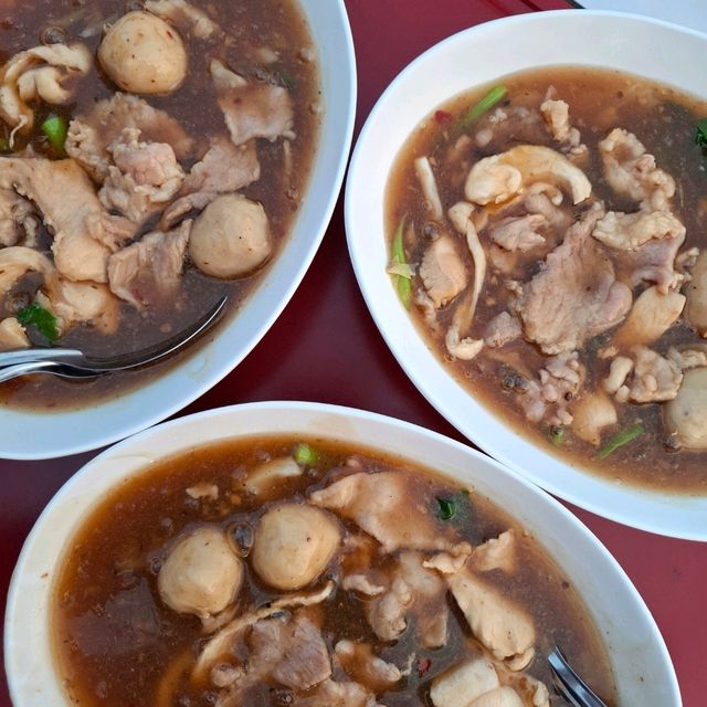 ตลาดเย็น องค์พระปฐมเจดีย์