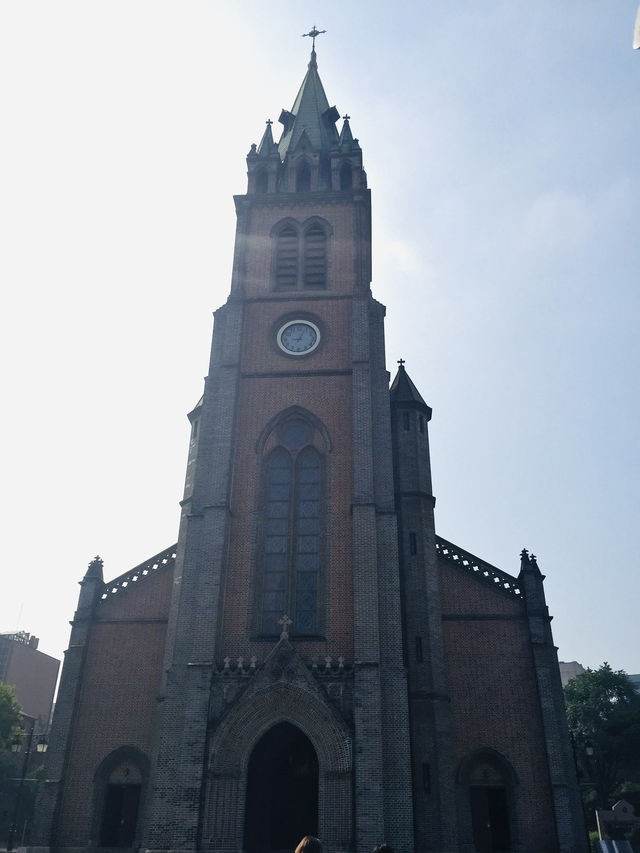 首爾歷史巡禮｜明洞大聖堂×1898廣場｜穿越時空的信仰與浪漫 ⛪🍂
