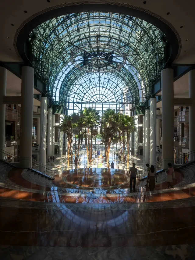 Brookfield Place – A Luxurious Shopping Mall