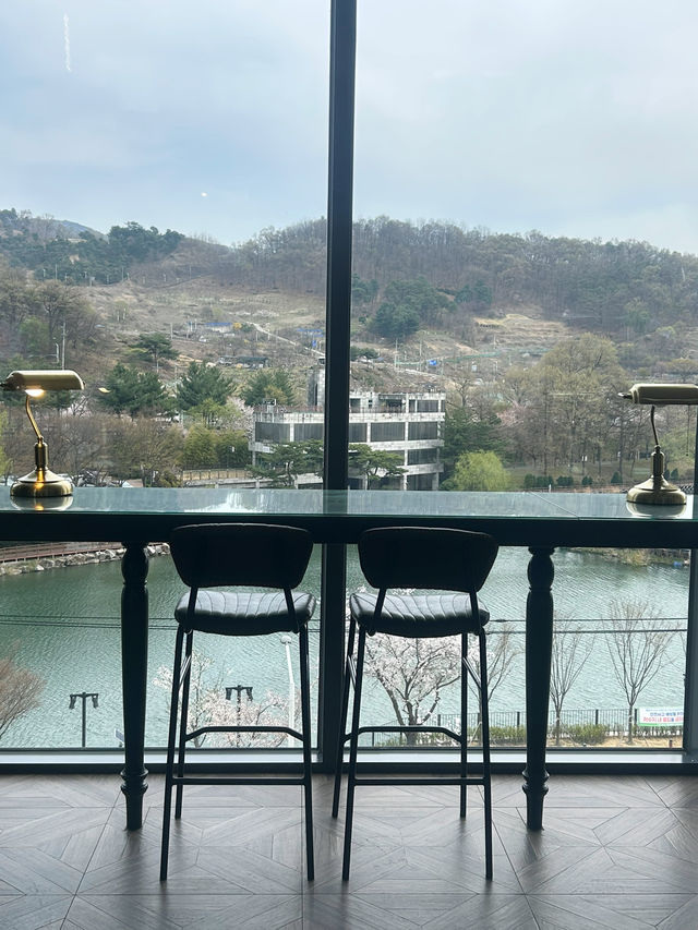 명암저수지 뷰 한눈에! 감성 가득한 스테이인터뷰 카페✨☕