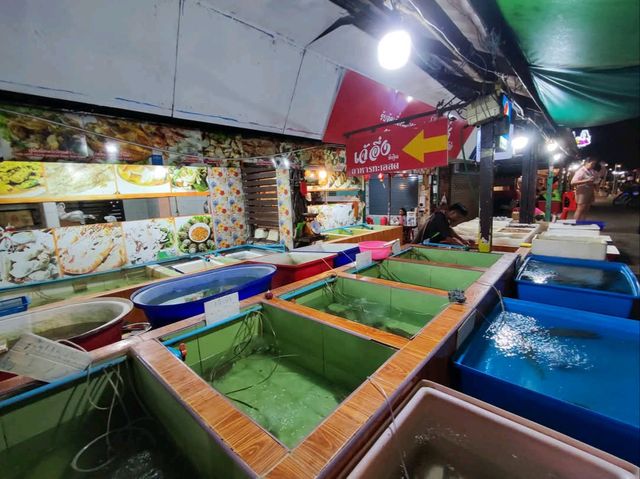 ร้านอาหารติดทะเลระยอง บนหาดแม่รำพึง
