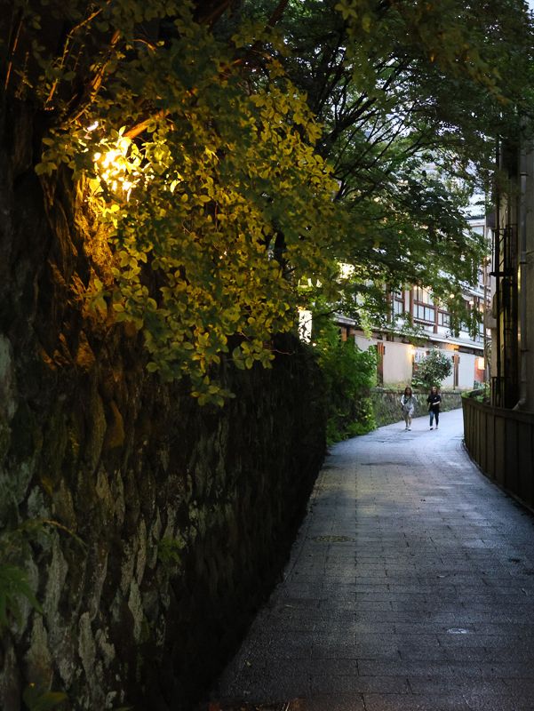 湯けむりに誘われて散策！草津温泉の商店街