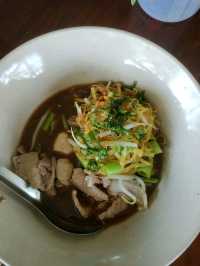 ร้านก๋วยเตี๋ยวเรือบรรยากาศดีในจังหวัดสุพรรณบุรี