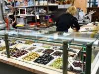 モデナの美味が集結！🇮🇹アルビネッリ市場でグルメ探訪