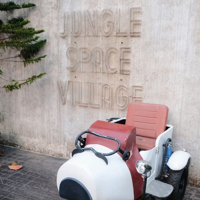 Jungle Space Village ☕️🌲