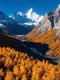 Discover and explore stunning landscapes at Daocheng Yading