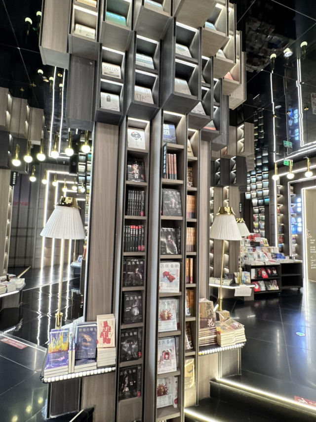 ร้านหนังสือ เขาวงกต ณ เมืองเซินเจิ้น 