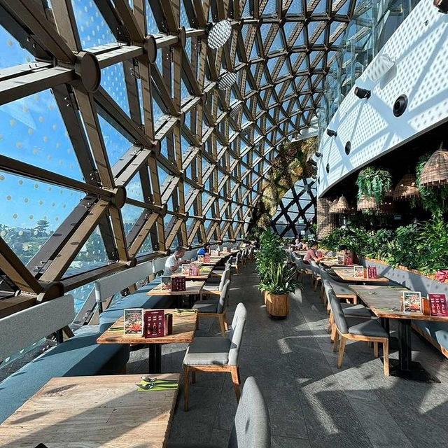 “Dusit Thani Laguna – A Tranquil Thai-Inspired Oasis in Singapore”