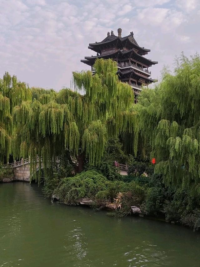 大明湖走一圈，超然樓拍點燈