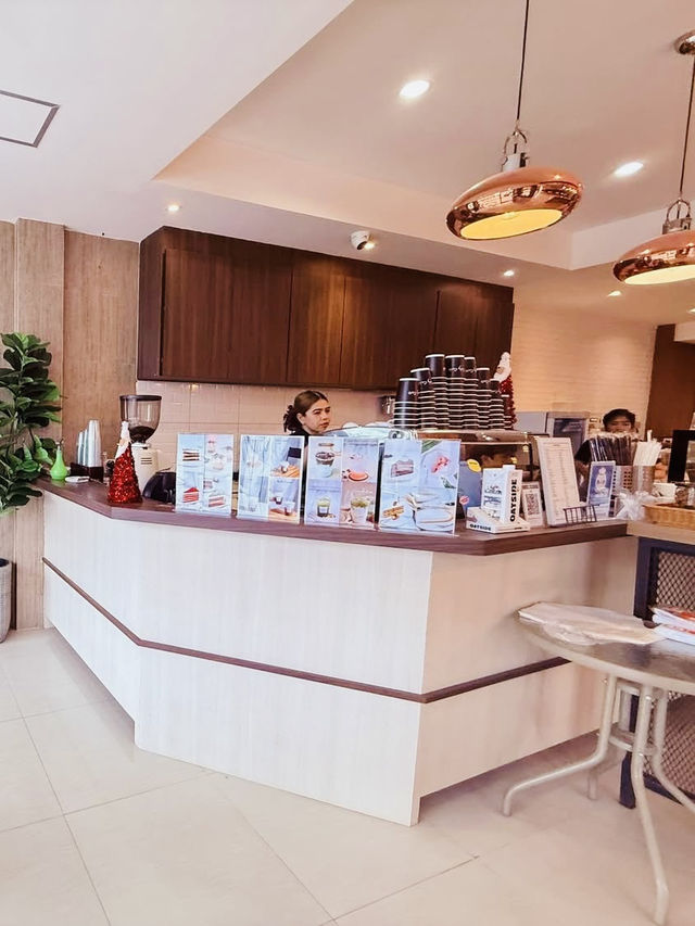 จิบกาแฟดี ขนมอร่อย บรรยากาศสบายๆ ที่ CITY CAFE’ พั