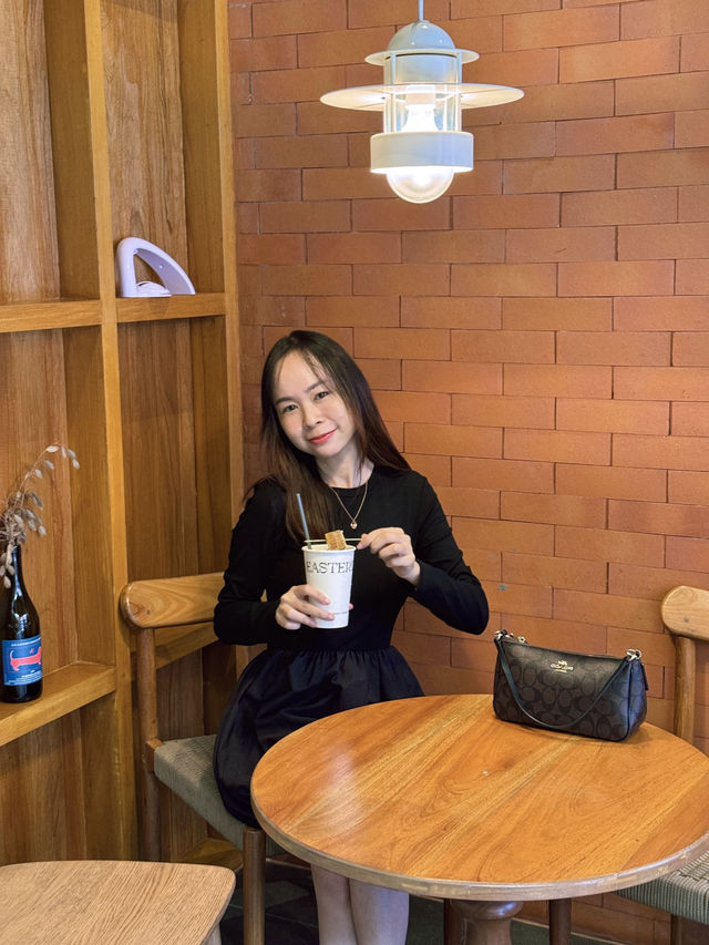 Easterly คาเฟ่ไม่ลับ @ชุมชนริมน้ำจันทบูร 🧱