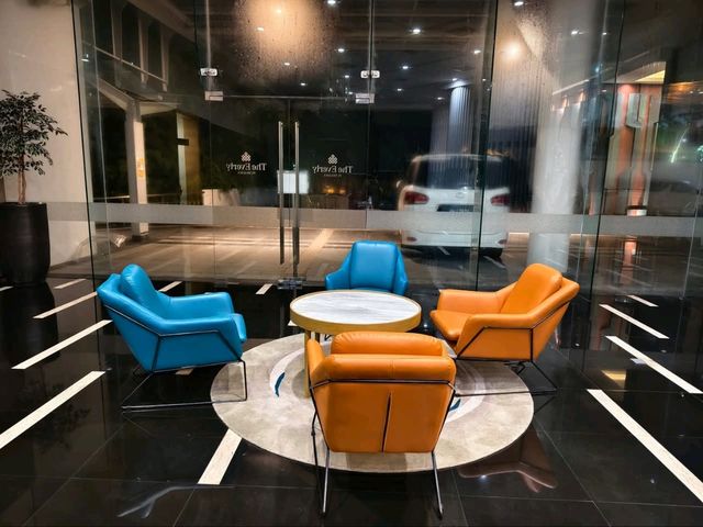 “City Ease by the Lake: The Everly Putrajaya’s Smart Urban Stay”