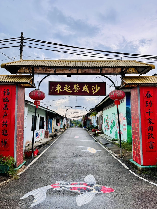 Bite-Sized Brilliance: A Lunch Break at Kelapa Sawit’s Hidden Art Lane