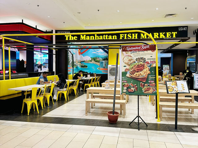 Sizzling Catches & Ocean Vibes at The Manhattan Fish Market