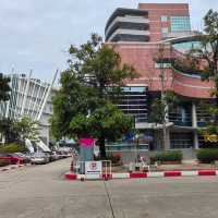 มหาวิทยาลัยรังสิต  ศิลปะ ร่มรื่น  ผสานความทันสมัย