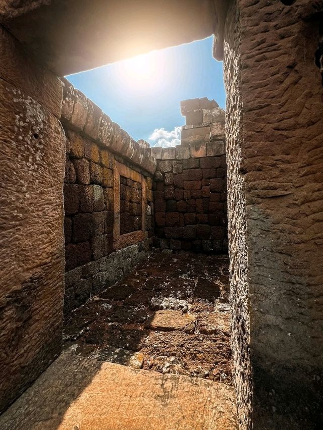 Ancient Ruins & Epic Vibes