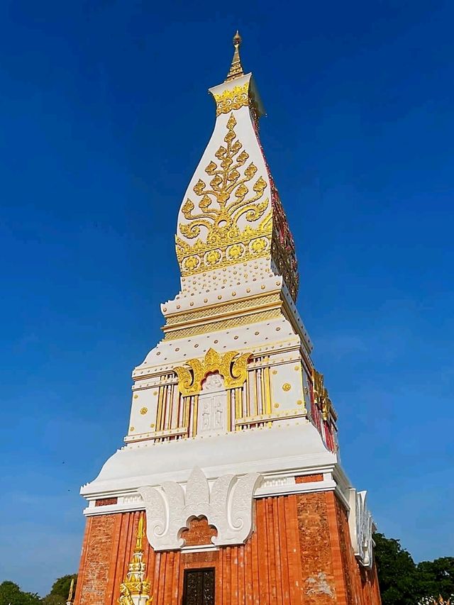วัดพระธาตุพนมวรมหาวิหาร พระธาตุคู่เมืองนครพนม