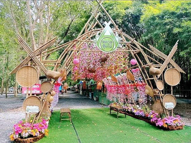 วัดจุฬาภรณ์วนาราม อุโมงค์ป่าไผ่ทอดยาวอันร่มรื่น