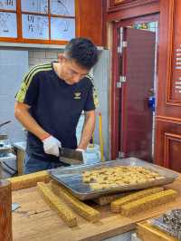 Stepping Into the Soul of Old Chongqing: 十八梯
