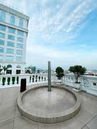 Serene City Escape: Infinity Pool Bliss at Adimulia