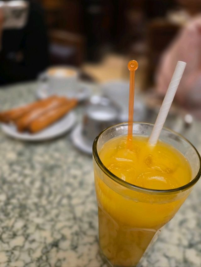 부에노스아이레스의 전통있는 감성카페 Café Tortoni