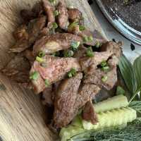 💛 ป้อนมั้ย – ร้านอาหารอีสานสไตล์คาเฟ่ 