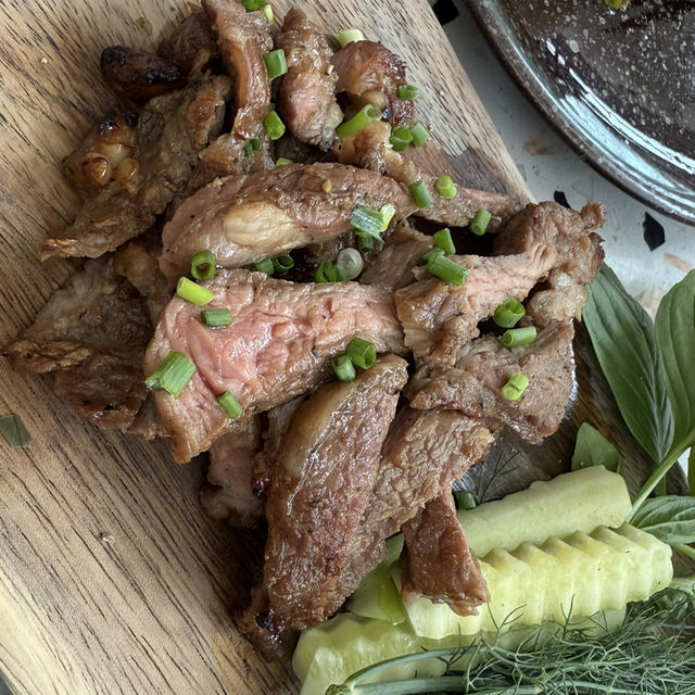 💛 ป้อนมั้ย – ร้านอาหารอีสานสไตล์คาเฟ่ 