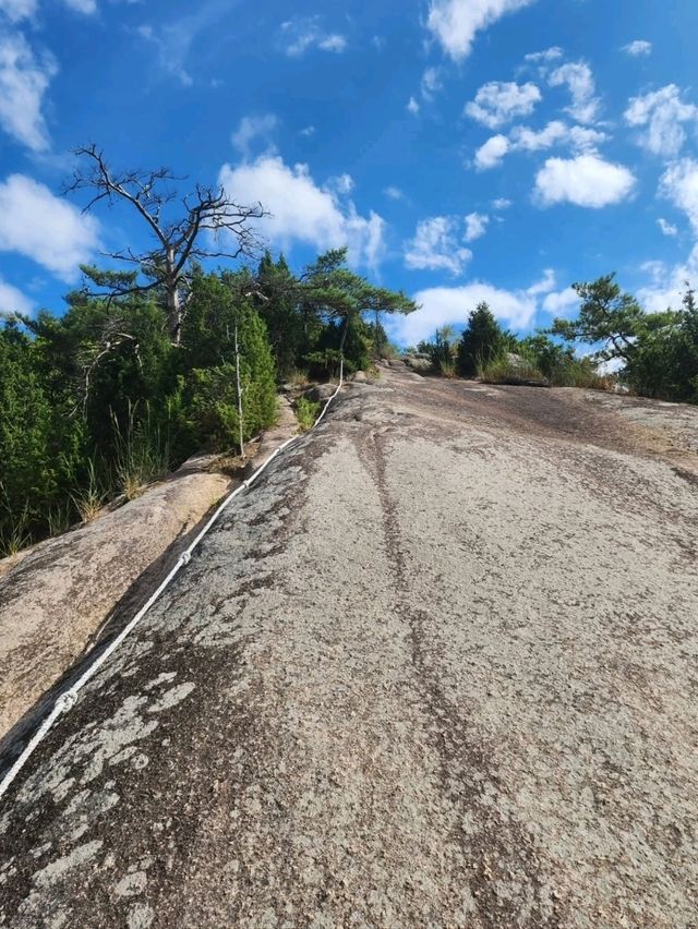 Daemisan Akeobong, Small Mountain, Big Feels
