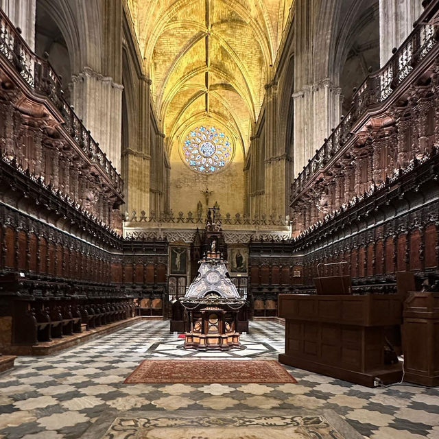Discovering the Tomb of Christopher Columbus: A Controversial Legacy in Seville Cathedral