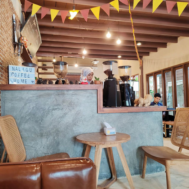  “บ้านกาแฟ ณ ละงู” (Na Lagu Coffeehome) –