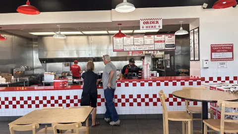 [Five Guys | From America! Choose your own toppings to make your own ultimate burger 🍔] — traveler post in Kingman
