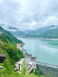 大自然と技術の融合🌈 黒部ダムで体感する圧巻の放水