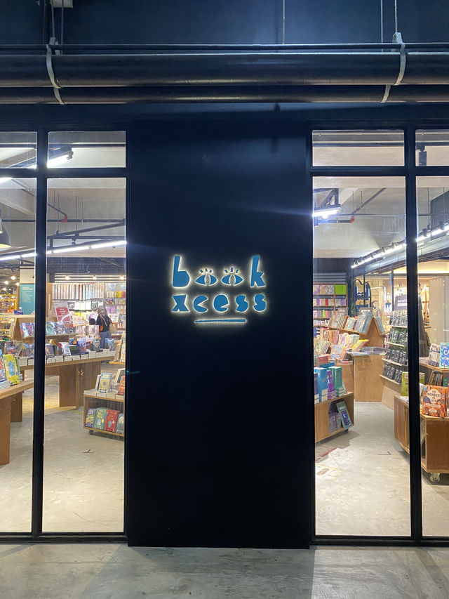 BookXcess Tamarind Square: Cheap Books, Cool Vibes & A Café to Read Them In