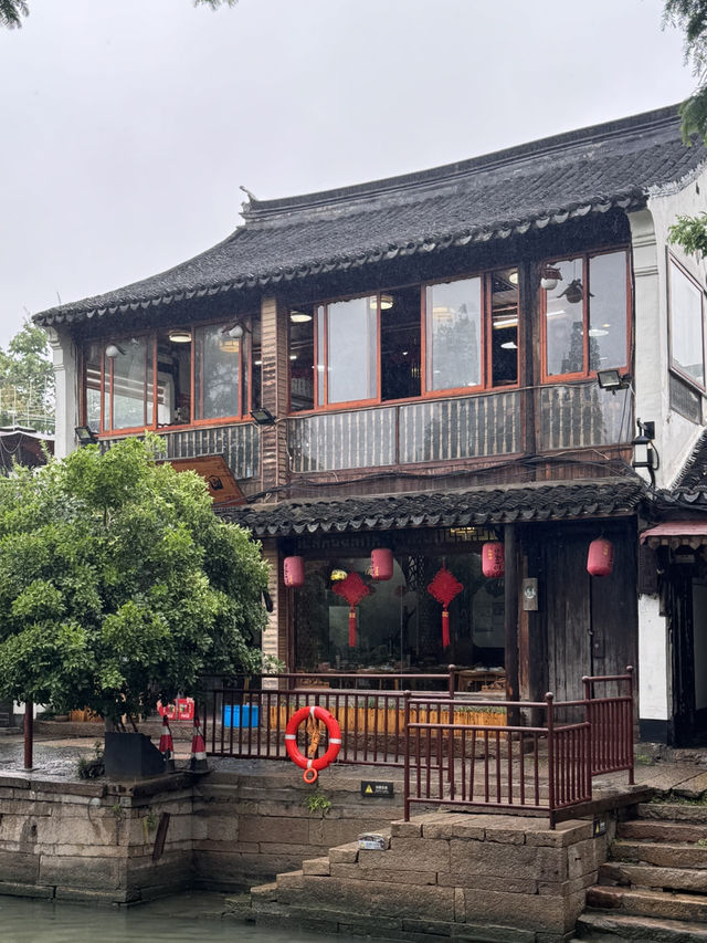 Zhujiajiao – เมืองน้ำโบราณที่สวยงาม แม้วันฝนตก