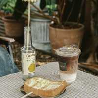 อยู่ป่า - Yoo Pha Bar & Cafe