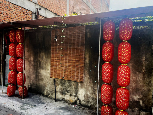 Summer Colors in Kampung Koh: A Cultural Lane of Murals