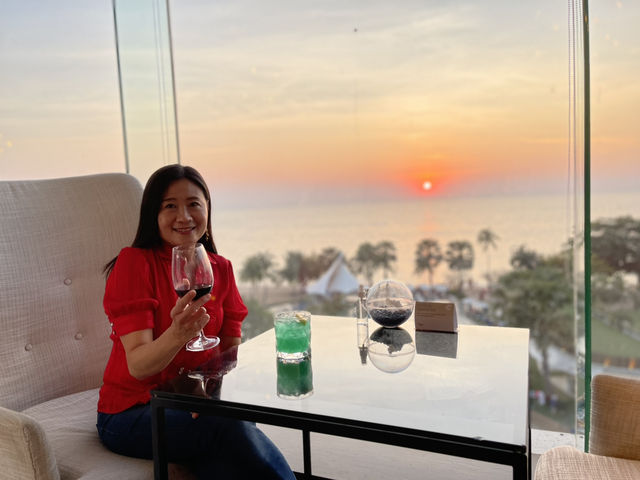 หนีร้อน นอนทะเลที่movenpick pattaya