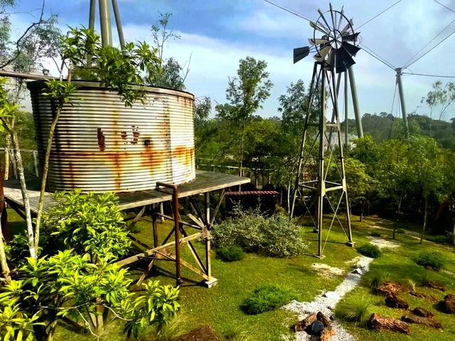 Experience the australian outback in Bird Paradise