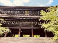 Step into Serenity: A Summer Visit to Kyoto’s Majestic Chion-in Temple