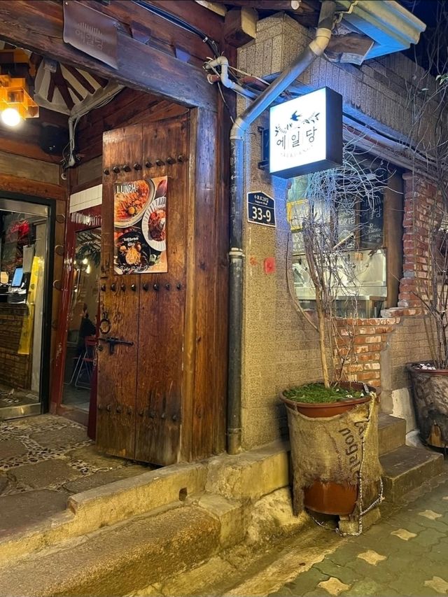 Nostalgic Alleys & Cafe Vibes – Ikseon‑dong Hanok Village