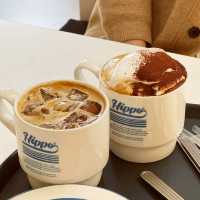 A pretty brunch cafe with an American casual concept!