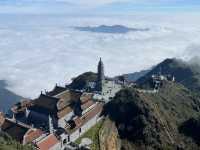 Sapa: Vietnam's "Silent Hill" - A 2-Day Getaway to Cloud-Kissed Terraces! ⛰️