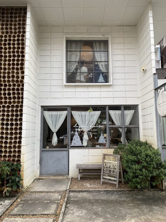 Lagom House, Hat Yai’s Cozy Canvas of Cakes and Calm